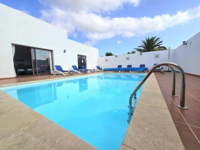 Casa Georgiana, central Playa Blanca, private pool
